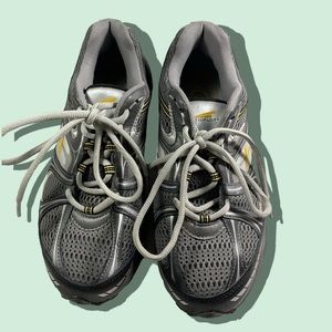 Catapult Pucktrail Trail Running Silver Low Sneakers Men's Size 7.5/Women's 9.5